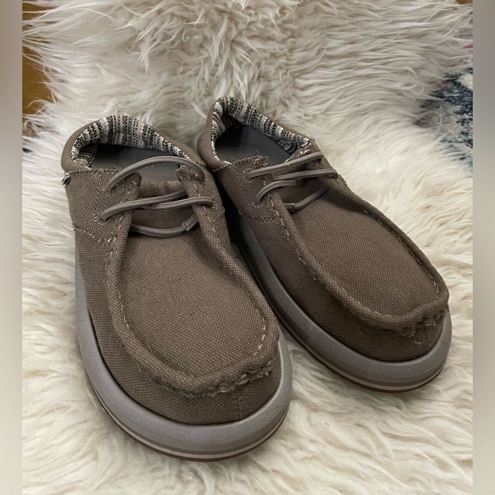 SANUK Single Fin Shoes Elastic Laces Taupe Men’s 7
